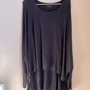black high-low shirt